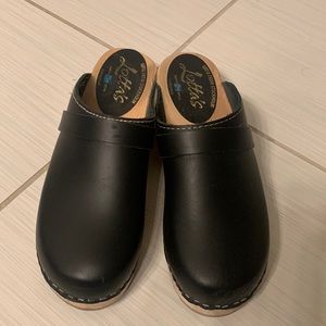 Brand new Lotta from Stockholm black clogs